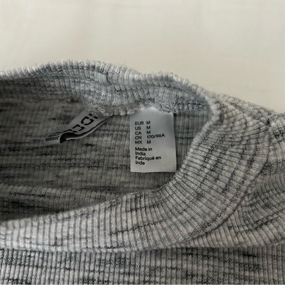 Cropped Long Sleeve - Picture 2 of 2